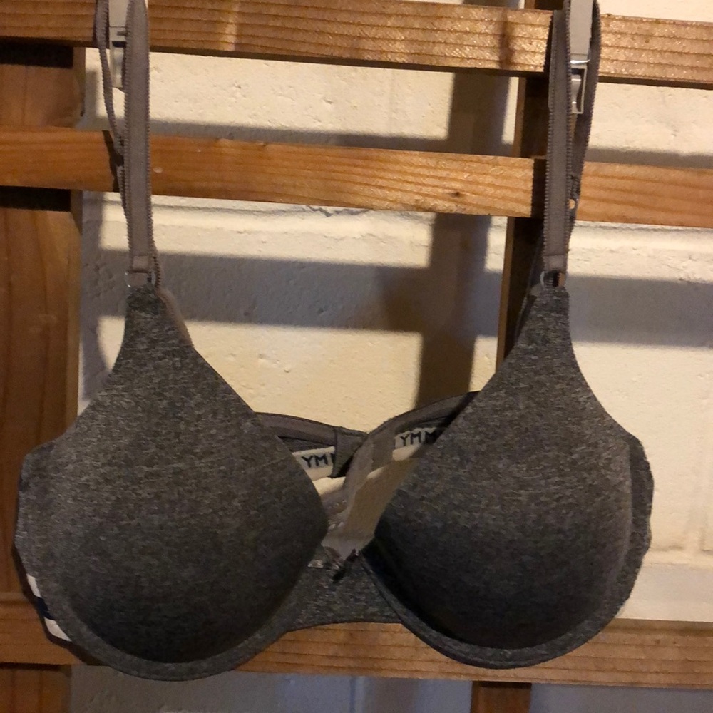 Tommy Hilfiger 34C tee shirt bra
